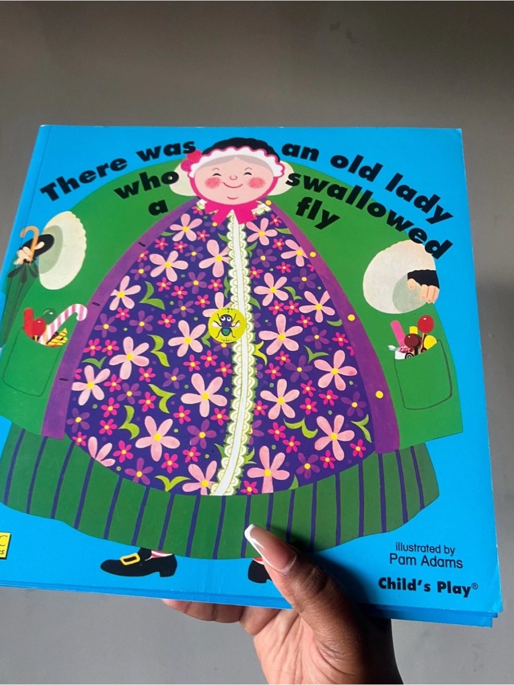 There Was an Old Lady Who Swallowed a Fly -- Pam Adams